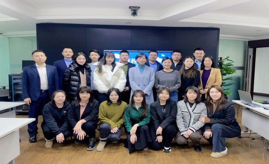 1. 集团运营治理中心开年岁情集集中影留念_副本.jpg