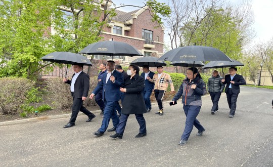 17.保利物业观摩团旅行人生就是搏·美邑园区_副本.jpg