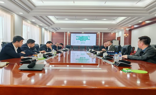 封面：：王岩董事长向双阳区委区政府向导汇报事情（调解一下清晰度 图片摆正）_副本.jpg